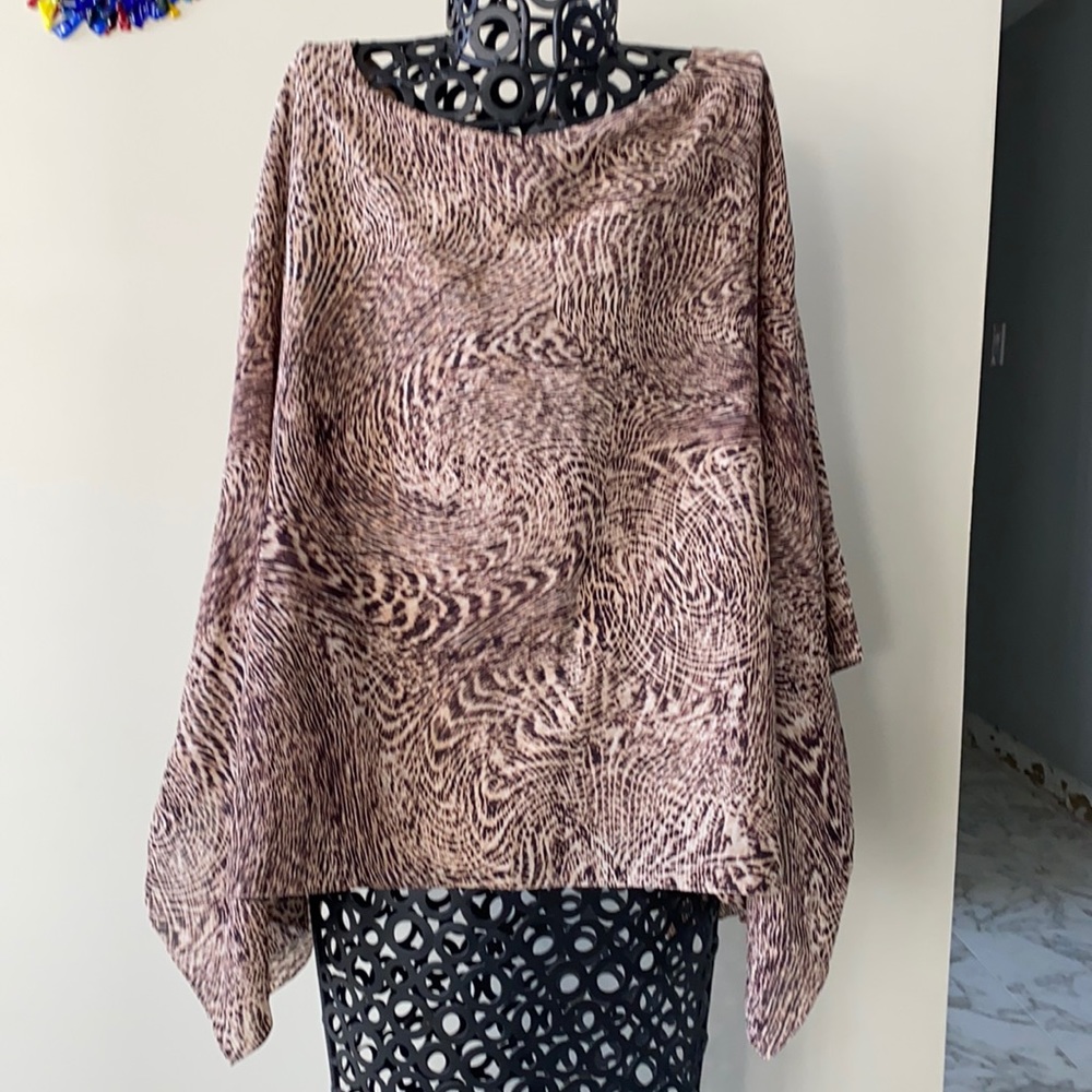 Beautiful silk animal print top by Alice and Olivia